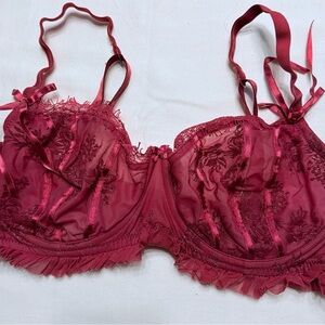 Preowned Felina Elegant Lace Underwire Bra in Deep Red Metallic Accent Bow 38C